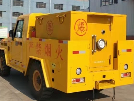 平桥凯龙爆破器材运输车：保障爆破任务的安全运行