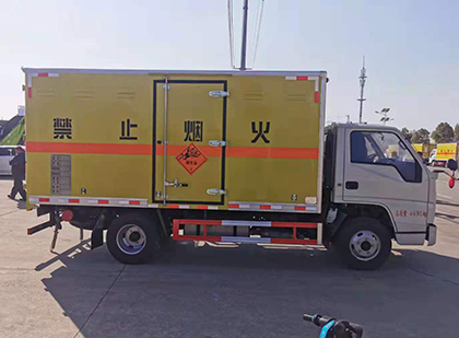 平桥爆破器材运输车工人安全操作规范与智能技术保障